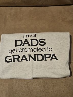 Great DADS Get Promoted to GRANDPA Graphic Tee - Light Gray
